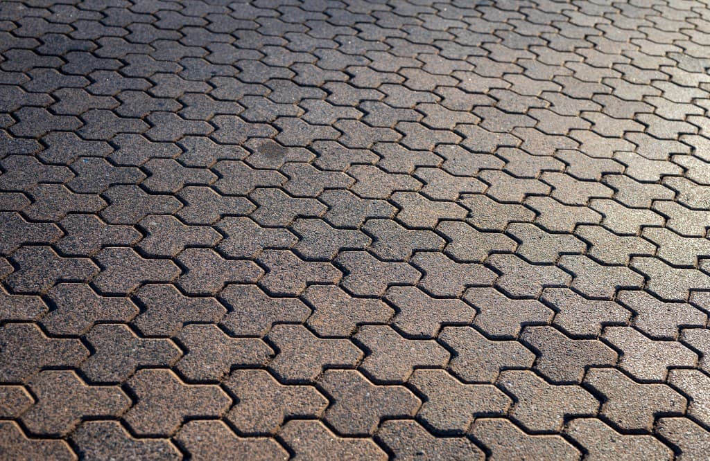 Interlocking paver surface texture